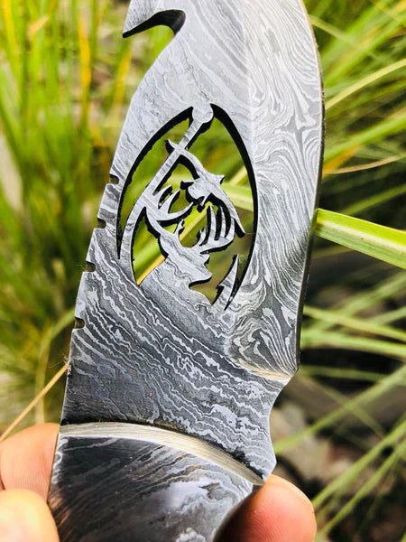 Deer Knives – 10" Wire - Cut Damascus Steel Blade with Antler Horn Handle & Leather Sheath - The Snag Bin