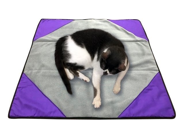 Premium Reversible Pet Sleep Mat 24" X 24" (Made in USA) - The Snag Bin