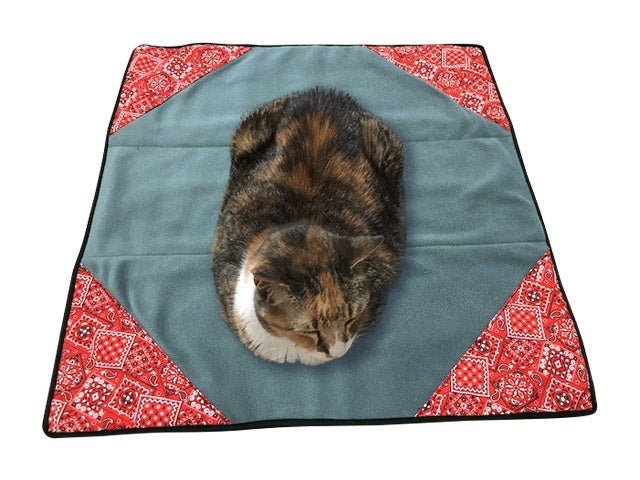 Premium Reversible Pet Sleep Mat 24" X 24" (Made in USA) - The Snag Bin