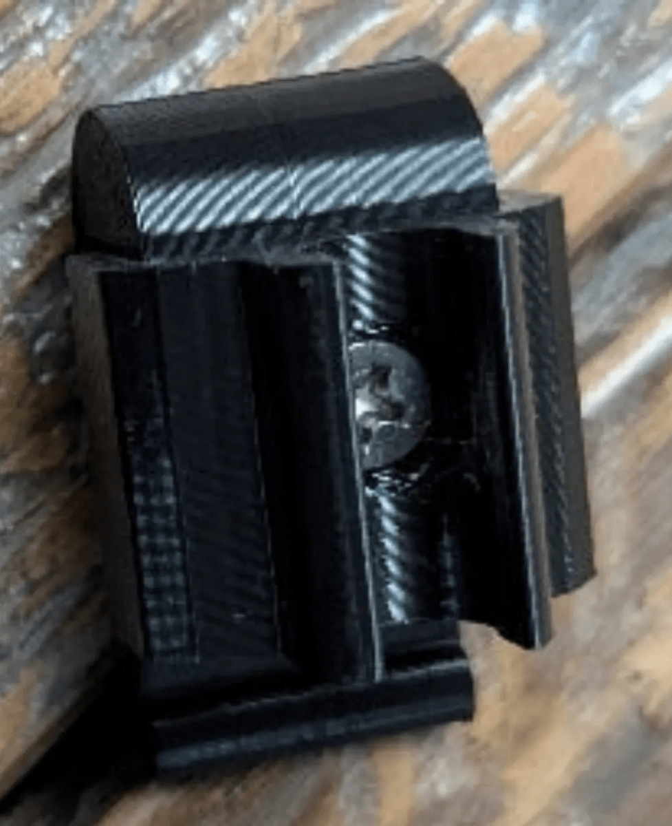Clip - on Quiver Hanger - The Snag Bin