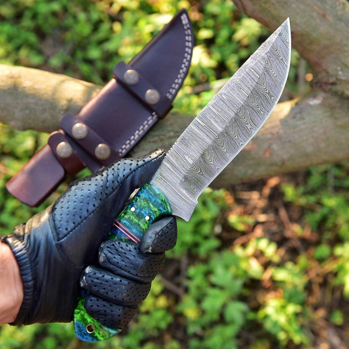 Custom Handmade Damascus Skinning Knife – 4.5" Resin Handle Blade for Seasonal Hunts - The Snag Bin