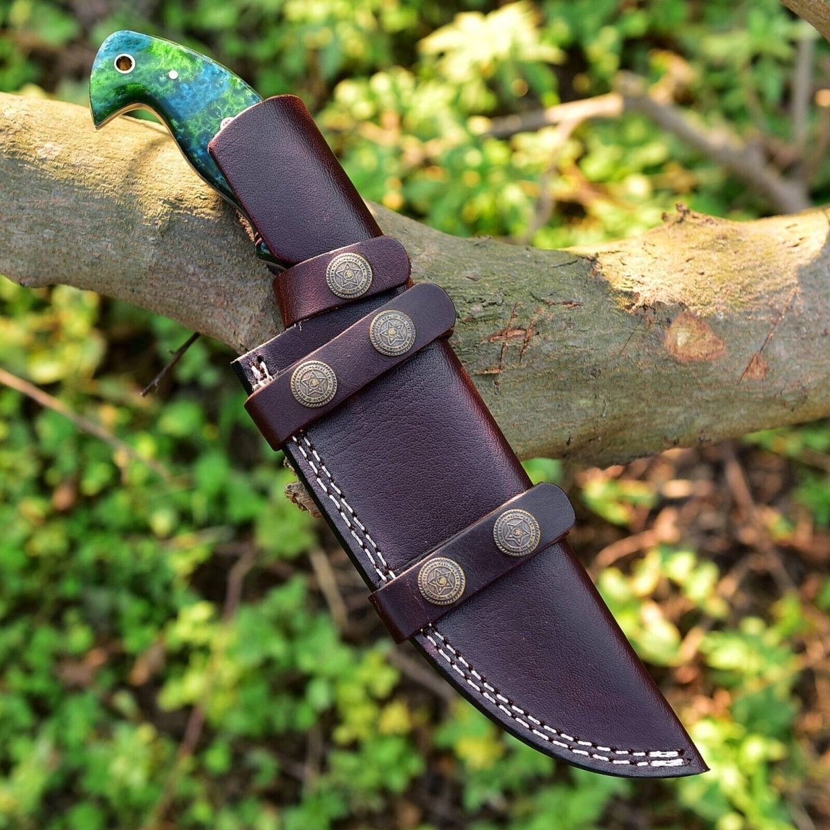 Custom Handmade Damascus Skinning Knife – 4.5" Resin Handle Blade for Seasonal Hunts - The Snag Bin