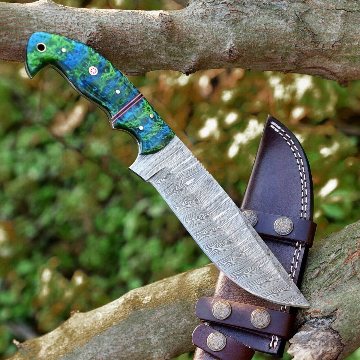 Custom Handmade Damascus Skinning Knife – 4.5" Resin Handle Blade for Seasonal Hunts - The Snag Bin