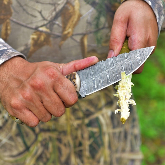Custom Handmade Damascus Steel Skinner Knife with Sheep Horn Handle – 4.5" Blade - The Snag Bin