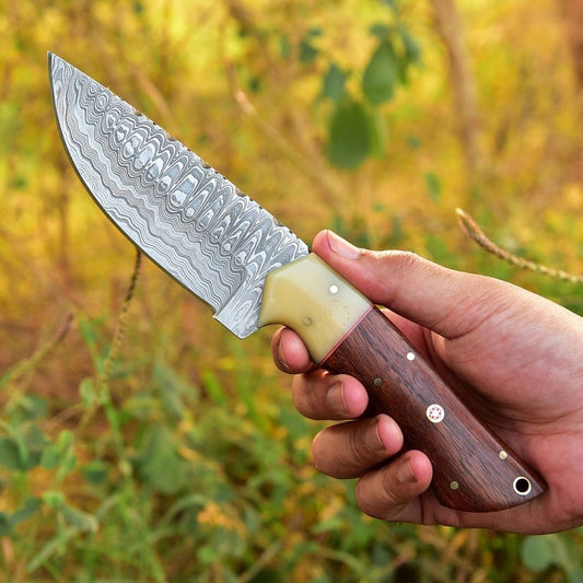 Custom Handmade Skinning Knife with Damascus Steel Blade - The Snag Bin
