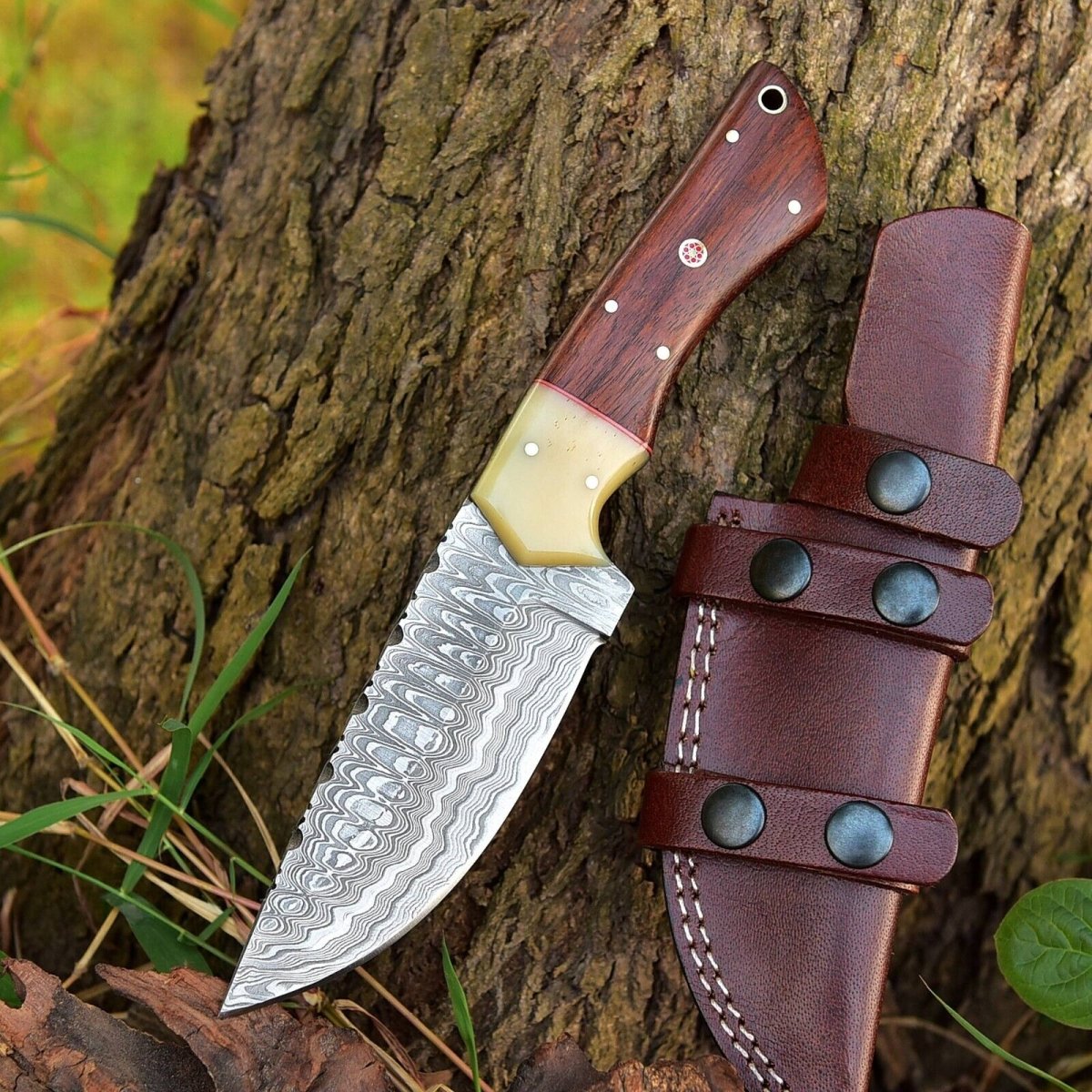 Custom Handmade Skinning Knife with Damascus Steel Blade - The Snag Bin