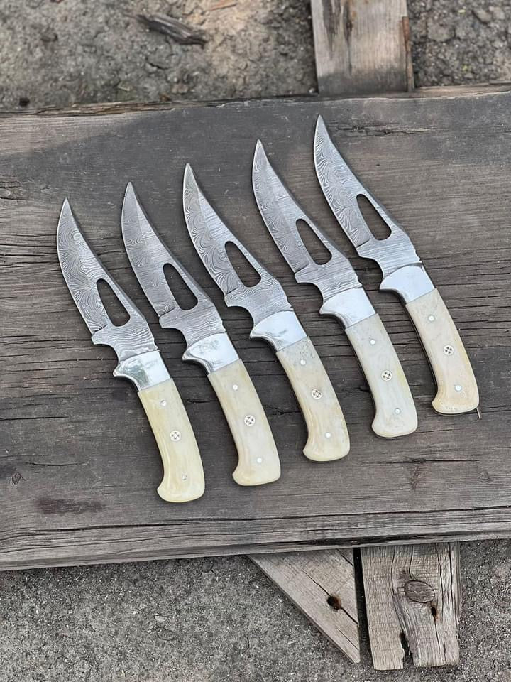 Custom Hunting Knives: Handmade Damascus Steel Blade - The Snag Bin