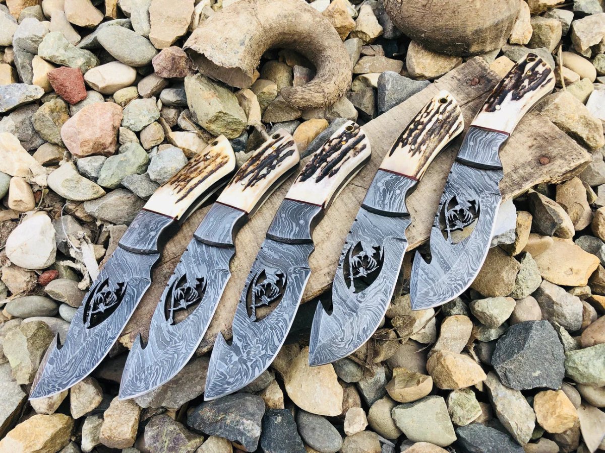 Deer Knives – 10" Wire - Cut Damascus Steel Blade with Antler Horn Handle & Leather Sheath - The Snag Bin
