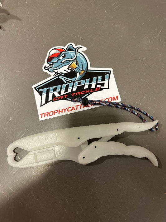 Lip Gripper - The Snag Bin