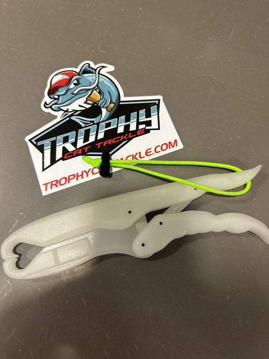 Lip Gripper - The Snag Bin