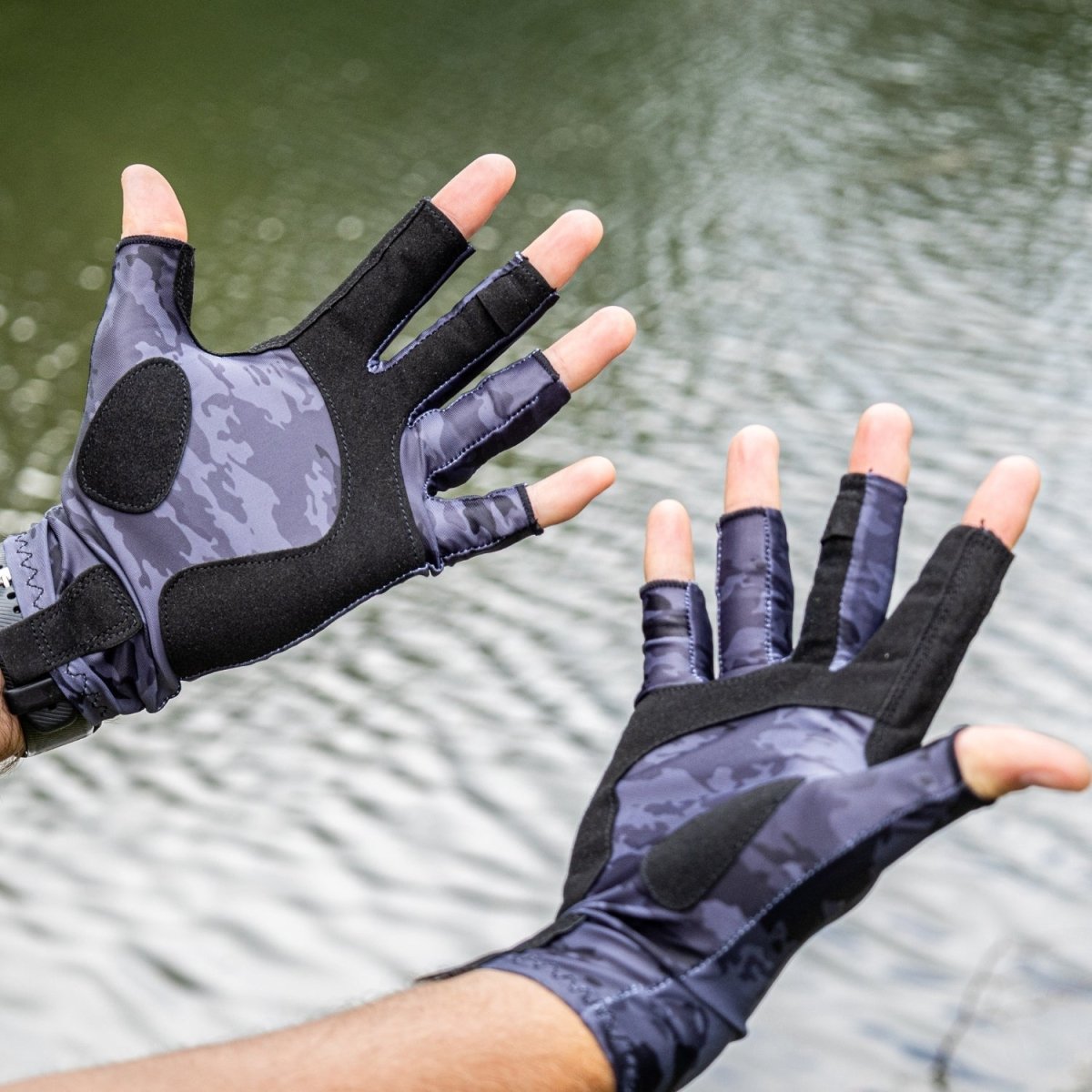 Reaction Tackle UV Fishing Gloves UPF 50+ - The Snag Bin
